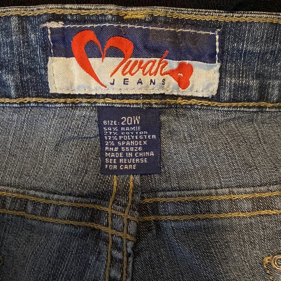 Plus size Jean Capri. - Picture 3 of 4